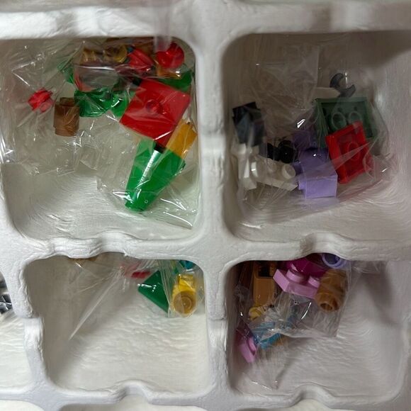 LEGO Friends 41706 24 Mini Builds from 2022 Advent Holiday Calendar - Picture 8 of 9